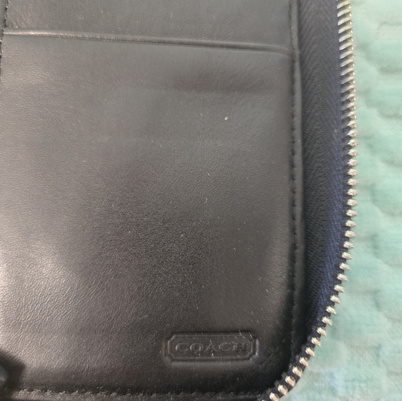 Coach Small C's Vintage Black Zip-Around Wallet/Passport Holder - Picture 5 of 5